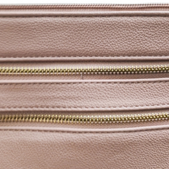 Chic Tan Crossbody Bag with Tassel Accents And Gold Hardware - Picture 6 of 8